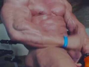 Huge Bodybuilder Jerks Off On Webcam
